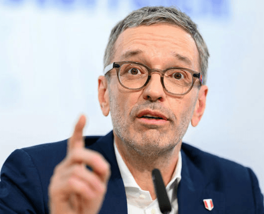 FPÖ leader Herbert Kickl is calling for an immediate end to the government negotiations between the ÖVP and SPÖ. © MAX SLOVENCIK / APA / picturedesk.com